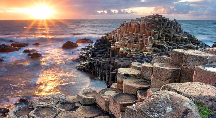 Irland Sonnenuntergang im Giants causeway Nordirland